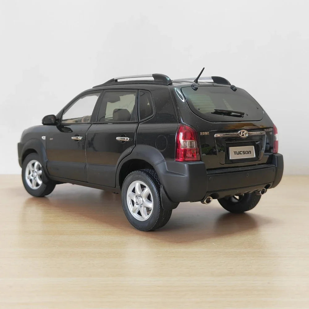 Hyundai Tucson Old Suv Alloy Simulation Car Model Die Cast 1:18 Scale Souvenir Collect Adult Hobby Metal Toy Gift Static Display