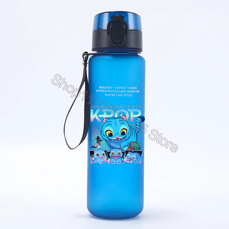 K Pop Demon Hunters Water Bottle Girls Summer Sports Large Capacity Water Bottle Kawaii Cartoon Figure Printed Plastic Bottles